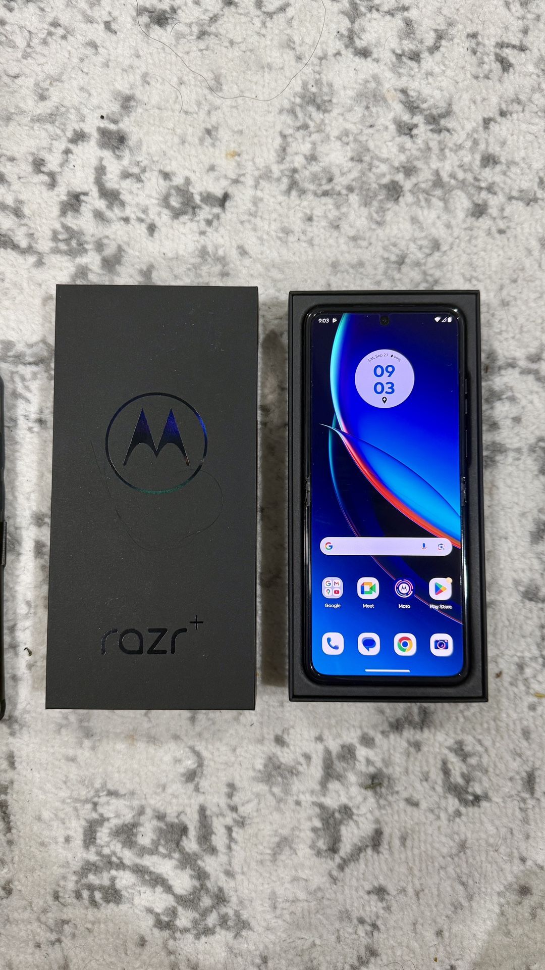 Moto Razr Plus 256GB Unlocked - Brand new 