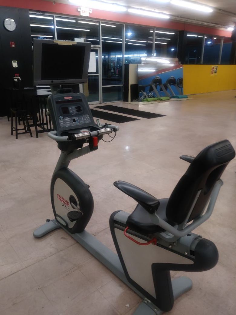 GYM EQUIPMENT/ FITNESS. STAR TRAC PRO RECUMBENT BIKE!