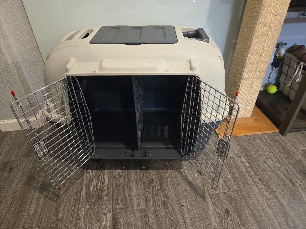 New 34 Inch Enclosed Travel Kennel With Wheels