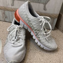 ASICS Women's Gel-Quantum 180 4 Running Shoes Size 8.5 in the White Coral or Peach.  Wear on the top ankle as pictured also lots of life left. Even be