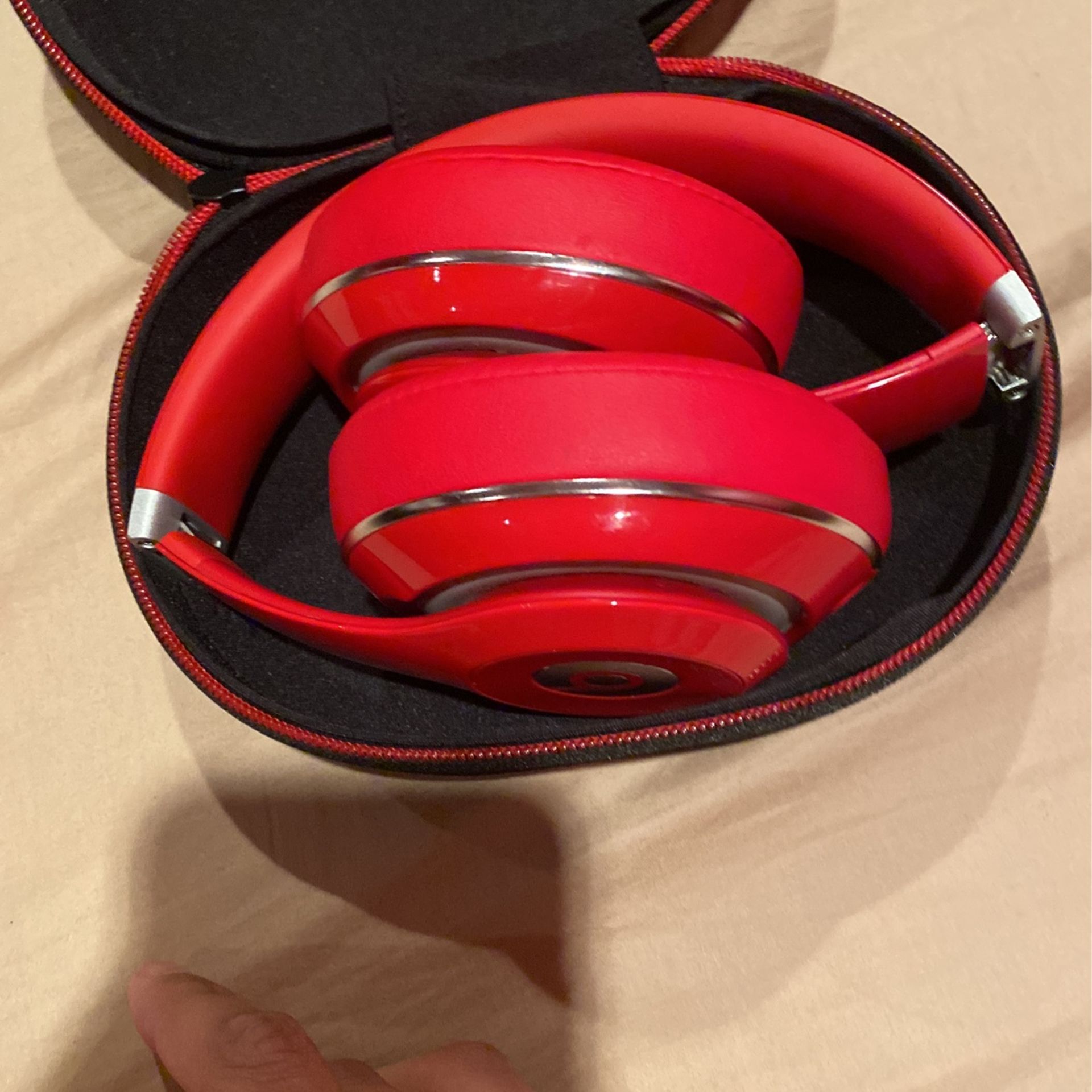 Red Wireless Beats Studio 2