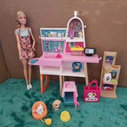 Barbie Doll & Playset, Pet Boutique with 4 Pets, Color-Change Grooming Feature & 20+ Themed Accessor