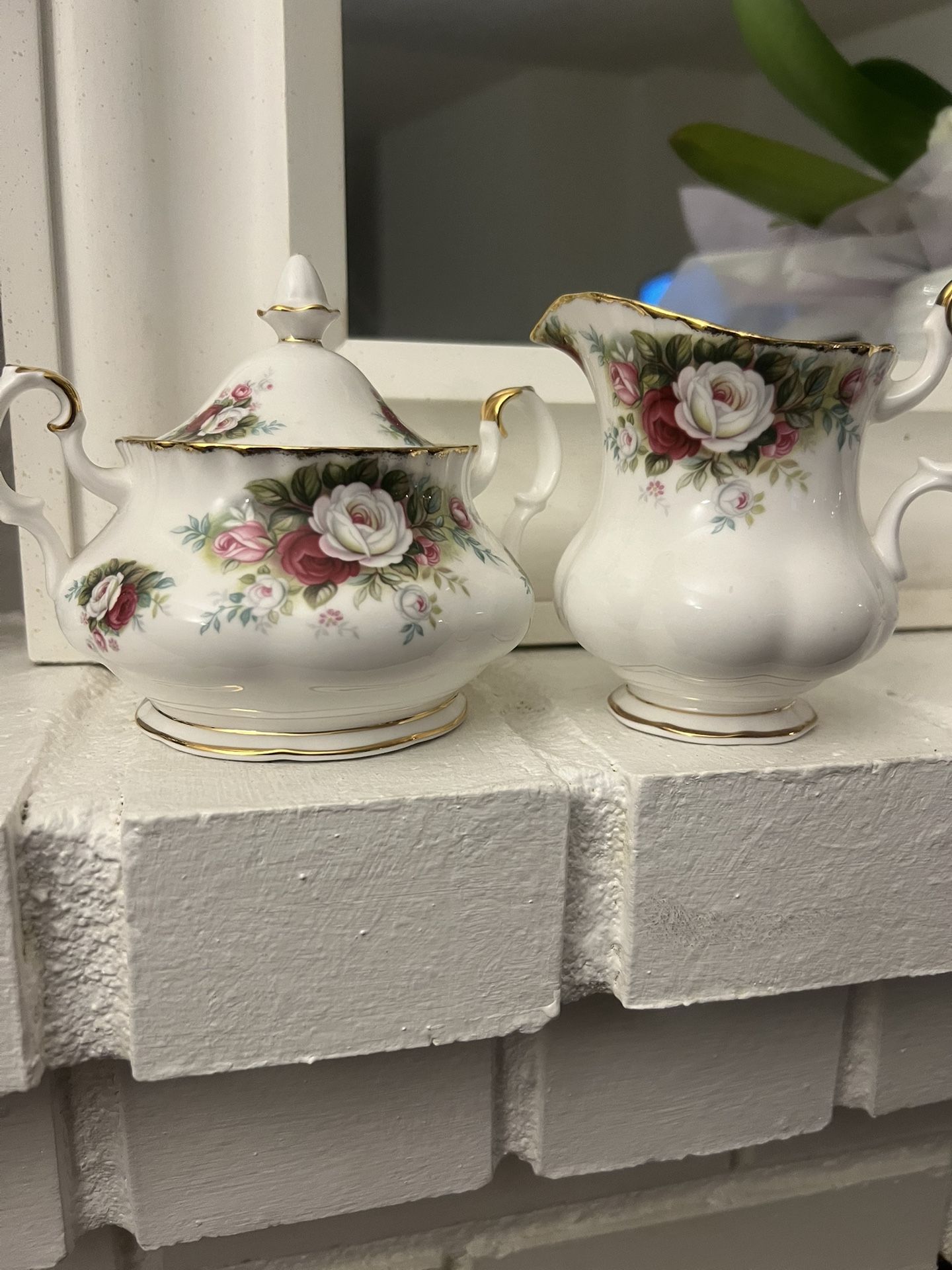 Royal Albert Bone China ( Celebration)