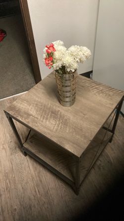 Cute end table or coffee table 2x2