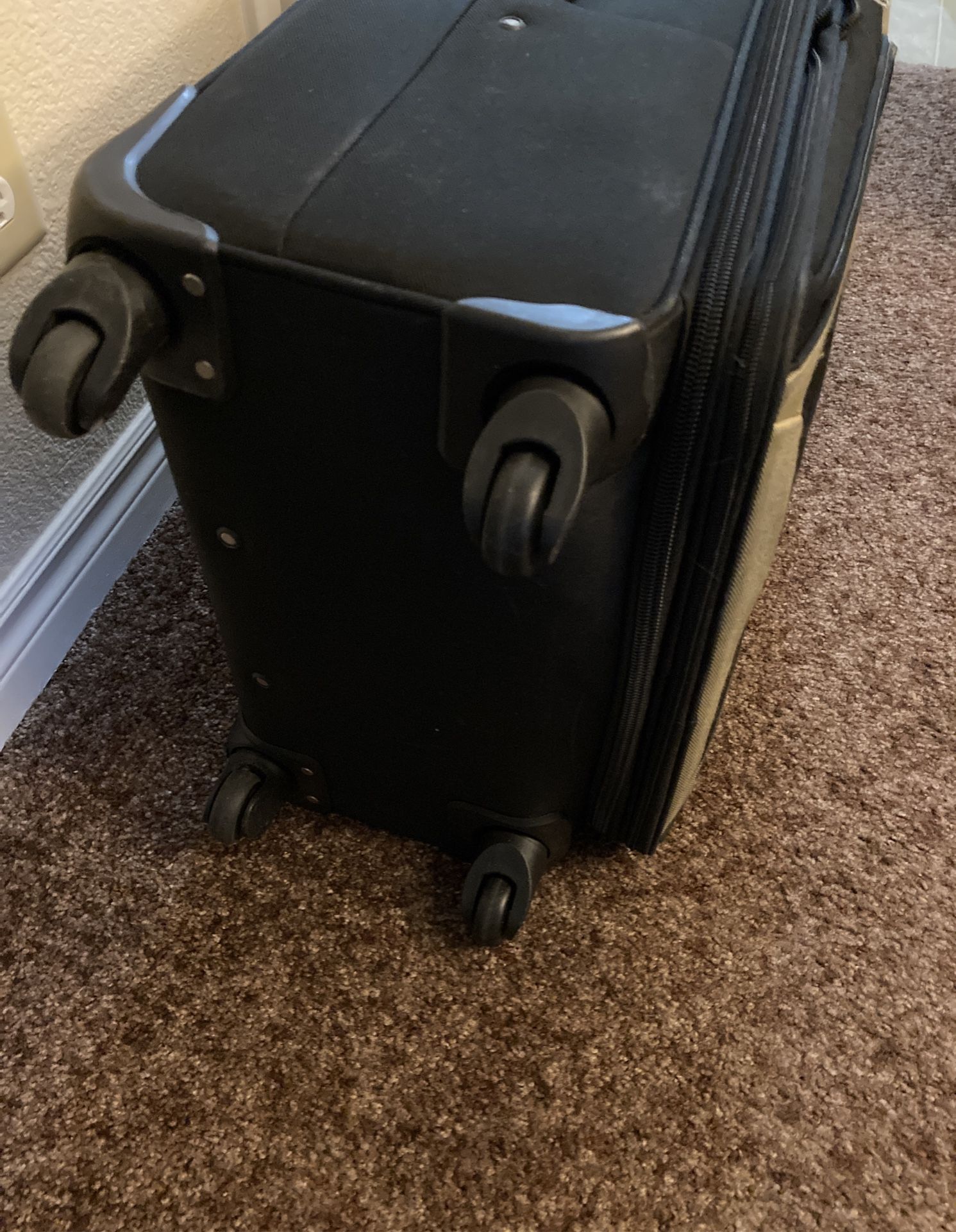 AMERICAN GEAR TRAVEL LUGGAGE for Sale in Las Vegas, NV OfferUp