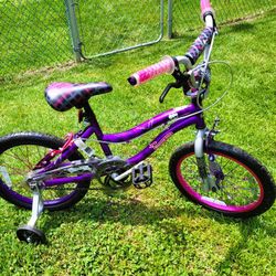 MONSTER HIGH 18 INCH BIKE WITH TRAINING WHEELS - DUAL HAND BRAKES AND PEDDLE BRAKES - LIKE NEW
