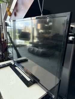 Sony Bravia 32” LCD TV – Great Condition, with Remote