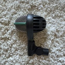 AKG D112