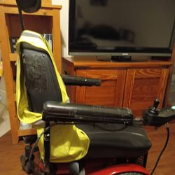 Elite HD, Large Electric Chair, Complete With Charger 