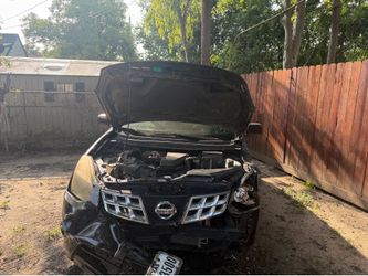 2011 Nissan motor parts only or hole car 700 blue title n drivablejusr body