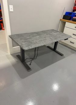Vari electric standing desk