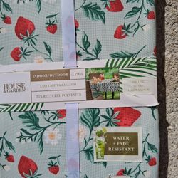 Strawberry Tablecloth 60x84