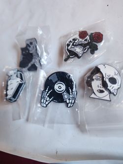 Skull witch 6pc broach set. 