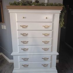 Xl Tall Dresser With 7 Drawers