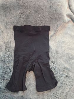 SKIMS Mid thigh short