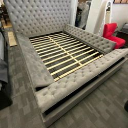 NEW IN BOX - Velvet Queen Size Platform Bed Frame With Storage Drawers