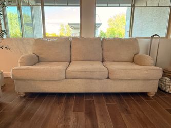 🛋️ 2 Matching Sofas – Same Size – Must Go ASAP!