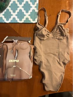 SKIMS Seamless Sculpt Thong Bodysuit Small Sienna