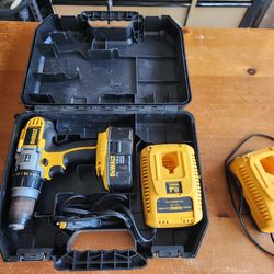 Dewalt 18v XRP hammer drill with battery and both AC and DC chargers (car)