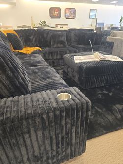 Big sectional with free otoman,