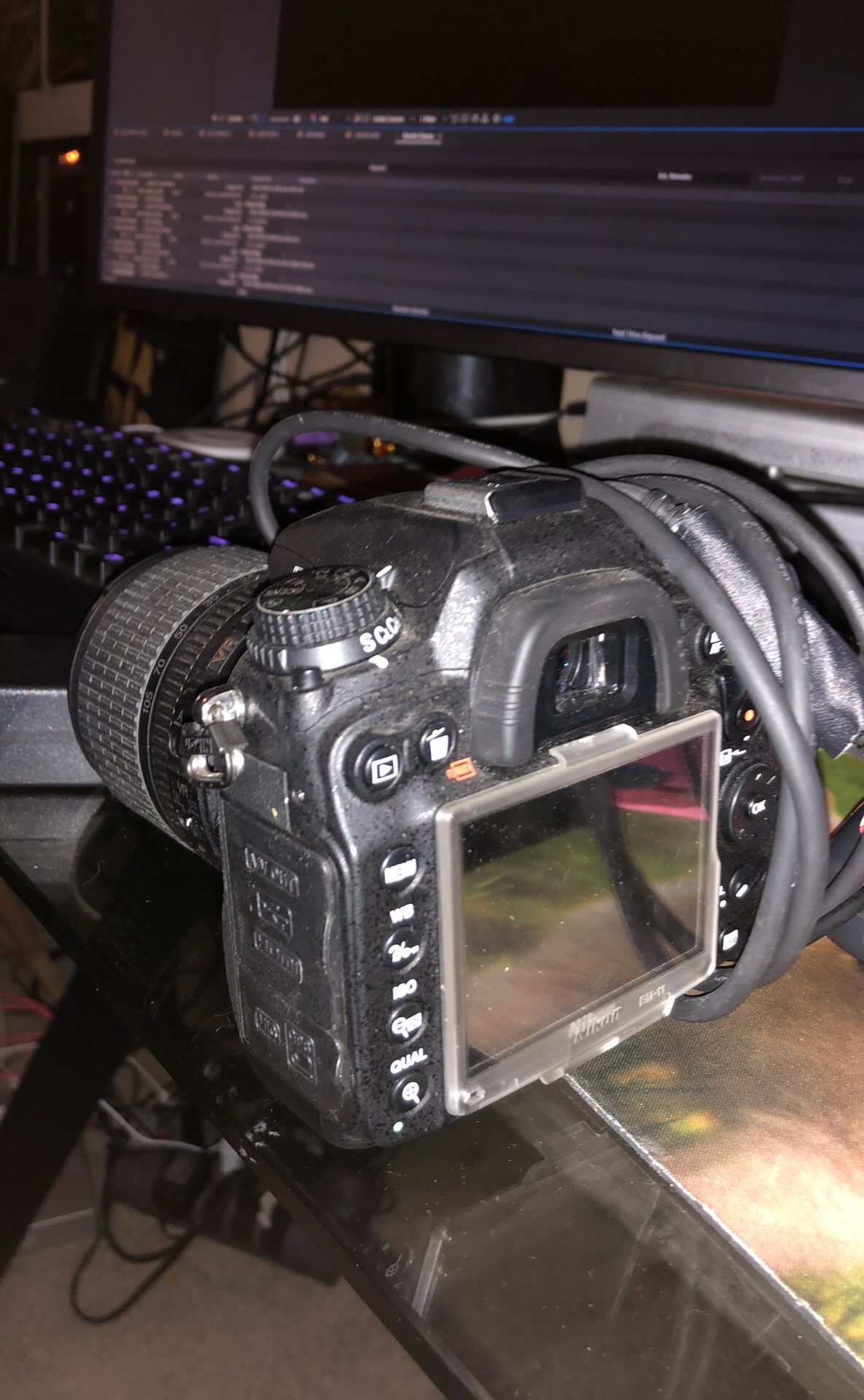 Nikon D7000 w AF-S 18-105mm Lens & Battery Wall Plug
