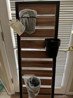 BROYHILL VERTICAL PLANTER STAND