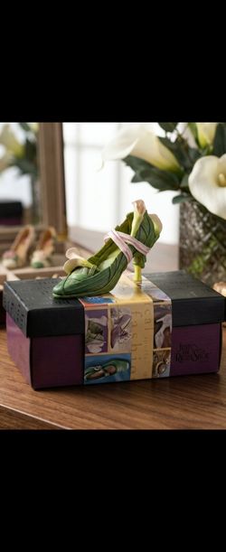 Just the Right Shoe Miniature Figurine with Box