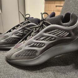 Yeezy 700 V3 "Alvah" - Size 9.5M