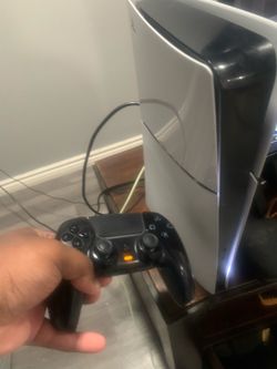 PlayStation 5 digital (one black controller )
