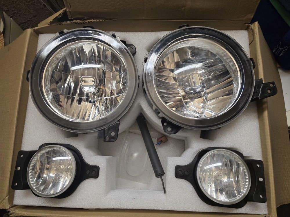 Set Of 2019 Jeep Wrangler Headlights And fog Lights 