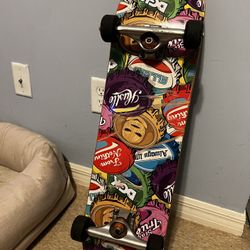 custom  8.5 skateboard With red bearings and gold bolts 