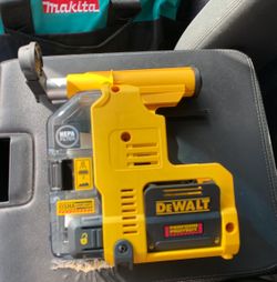 DEWALT  Multi-Surface Dust Extractor