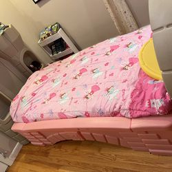 princess palace twin bed plastic platform bed toddle girl bed $ 140