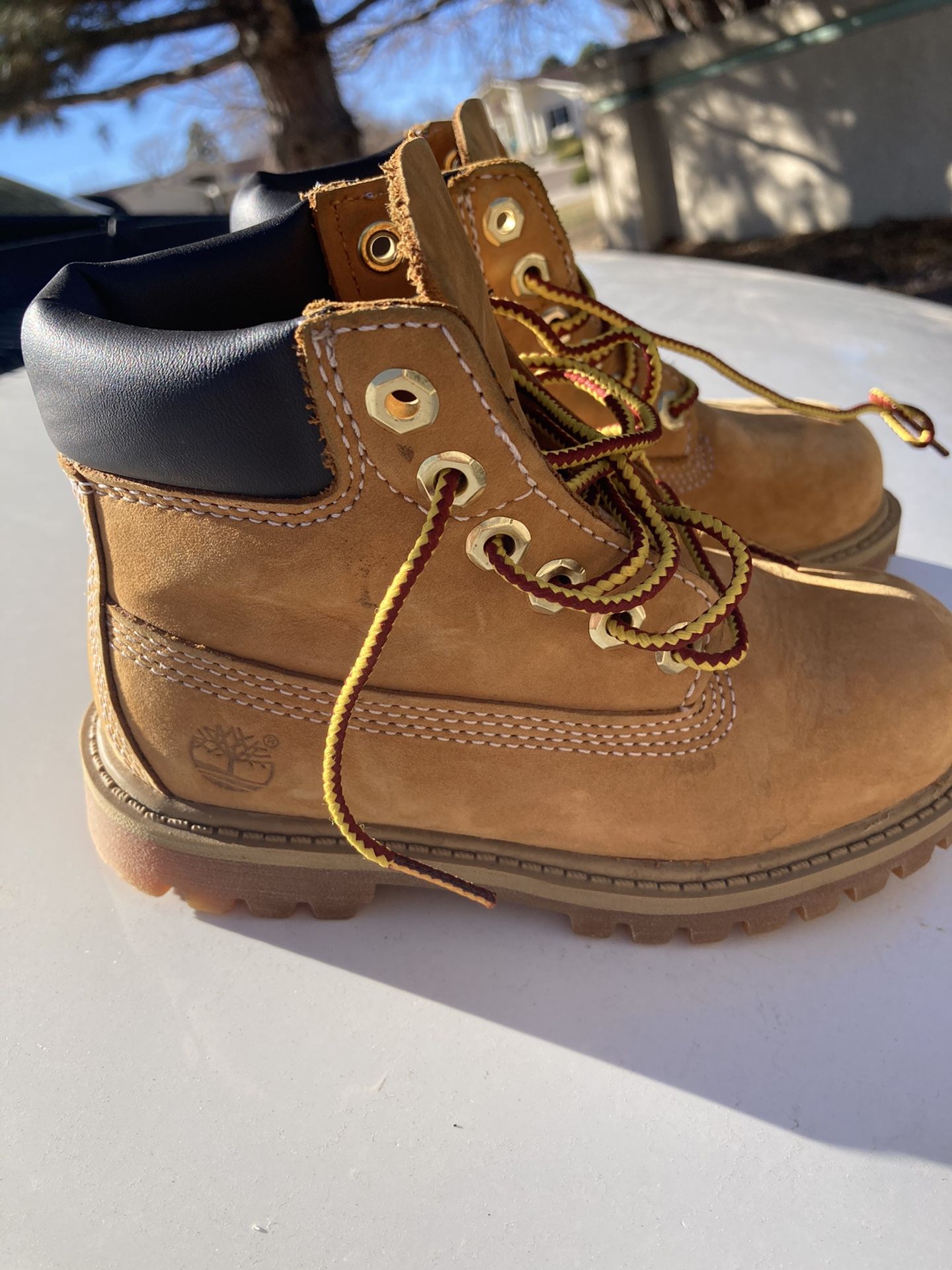 Boots for boys in honey color,