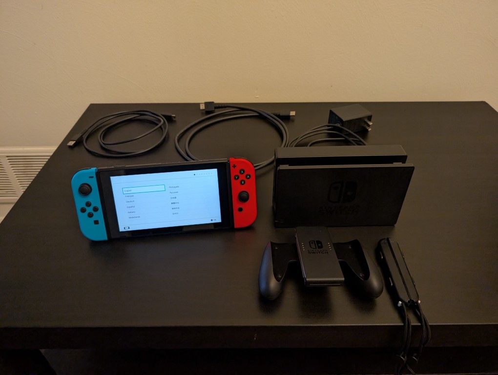 Nintendo Switch V2 32 GB + 64 GB micro SD