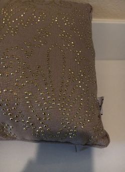 18’ throw pillow, beige and gold