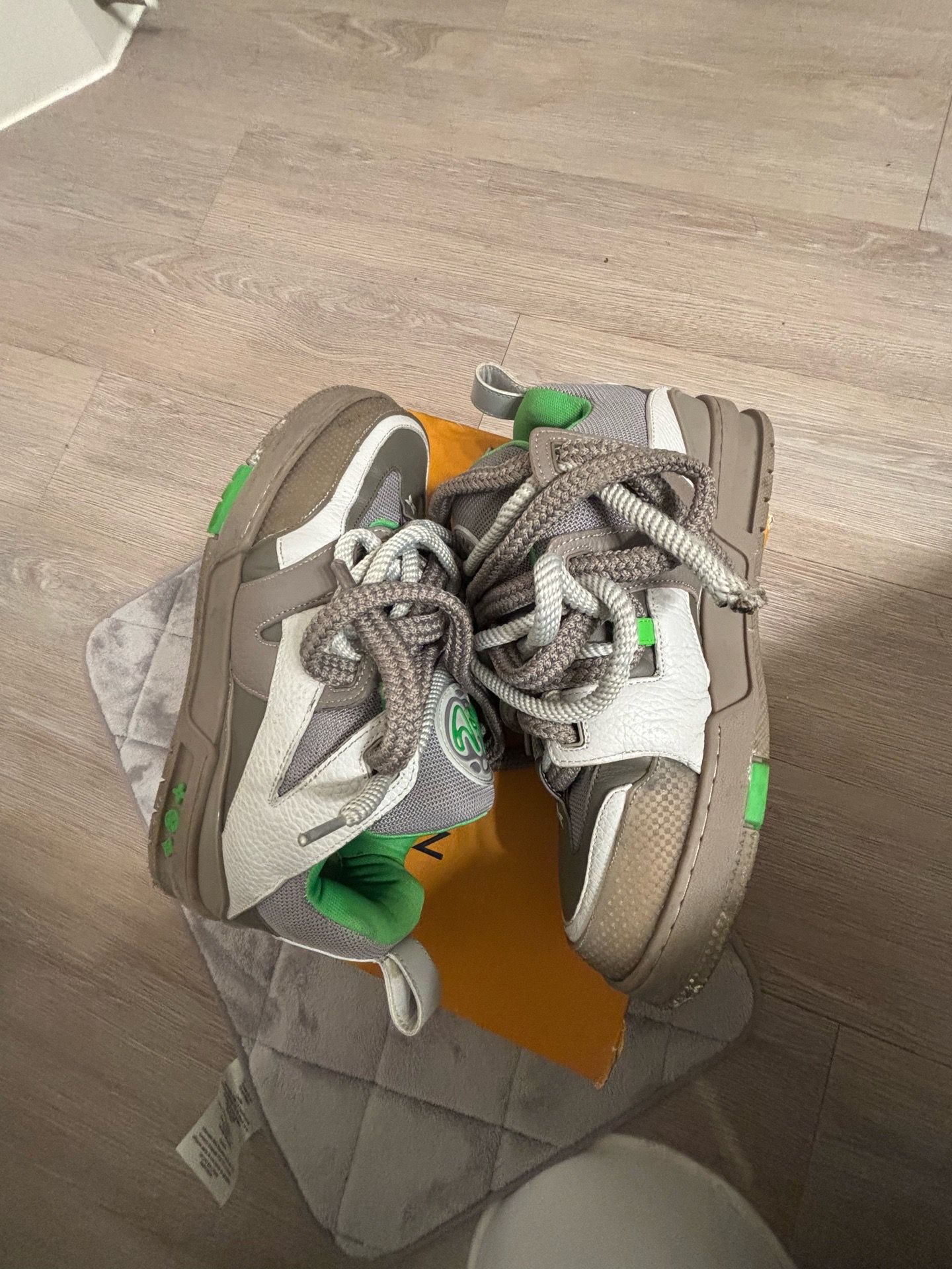 Louis Vuitton skate grey green