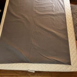 Plastic Box Spring /Platform Queen