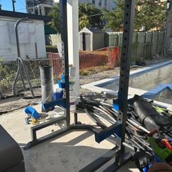 Half Rack With Pull-up Bar