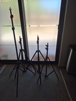 Yaya studios adjustable light stands