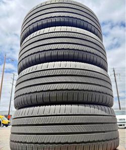 235/45/18 Michelin Set de Tires con 80% de vida las 4