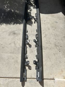 OEM 20-25 Jeep Gladiator Rails