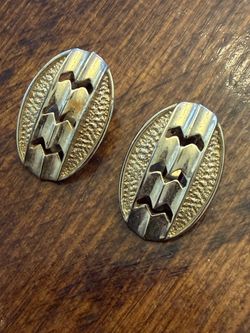 vintage Sarah Coventry gold-tone clip-on earrings from the 1970s