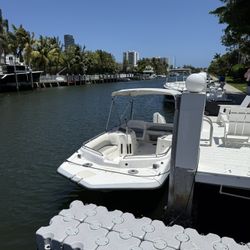 Hurricane Boat 20