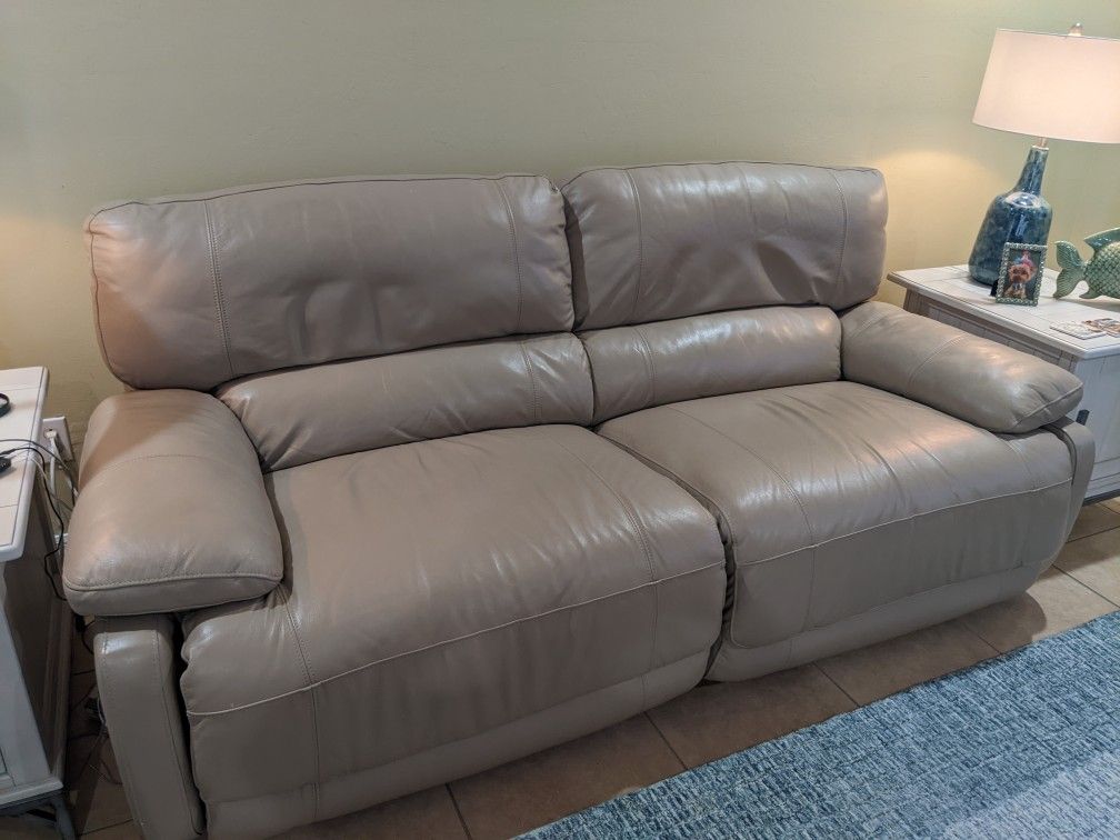 Cindy Crawford Electric Recliner Couch