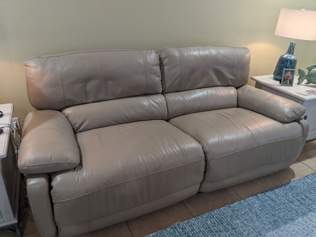 Cindy crawford electric recliner deals