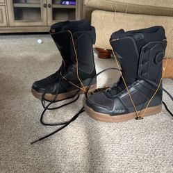 (BRAND NEW) Thirty two, Diesal Hybrid, Black/Gum Size 10.5 Snowboard Boost 