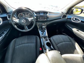 2017 Nissan Sentra Thumbnail