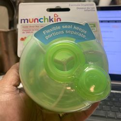 Munchkin Formula Dispenser