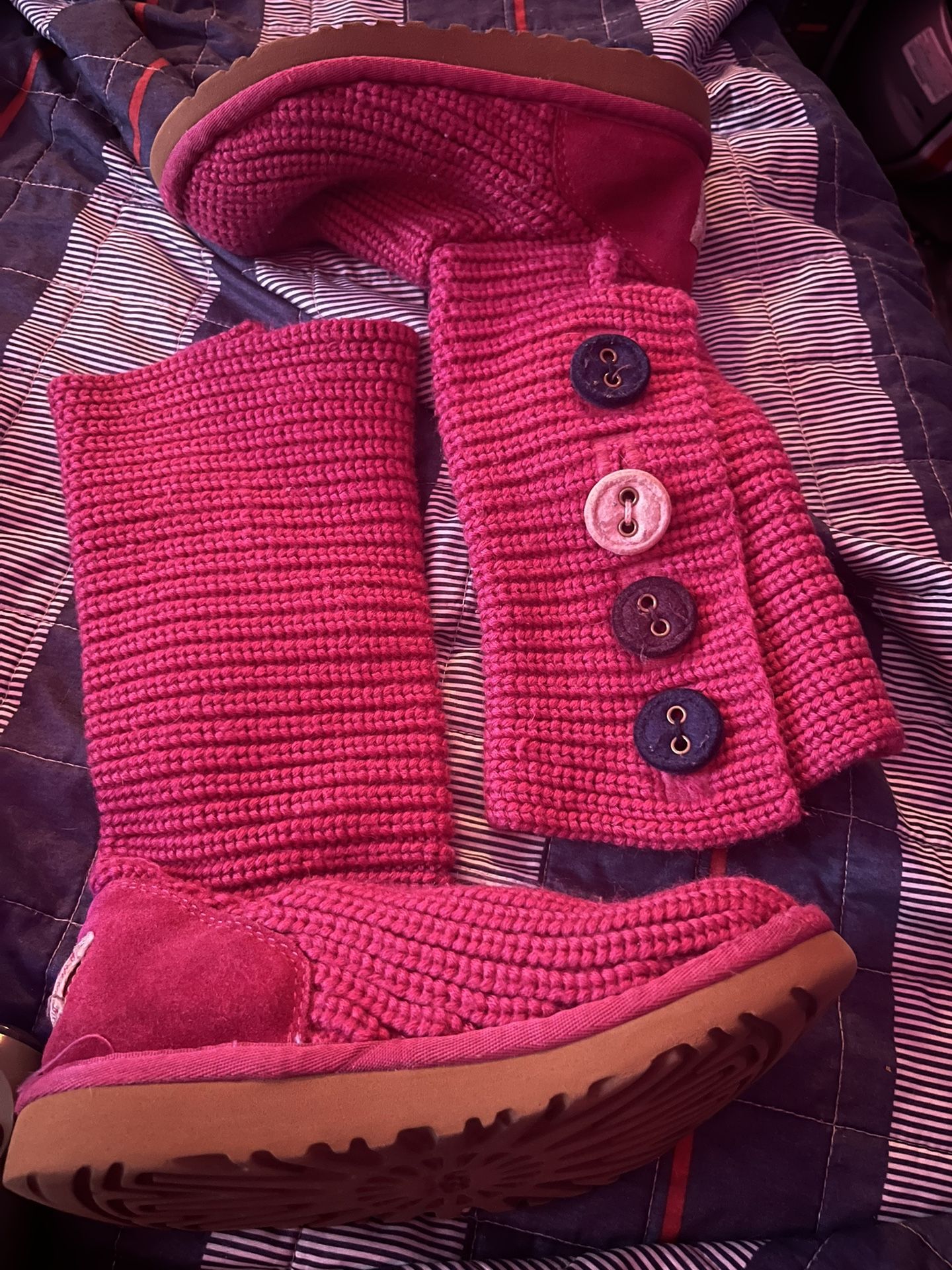 Girls knitted UGG boots Size 1